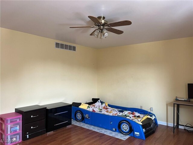 199 Kanawha Rd, Weirton, WV 26062 - bedroom with wood finished floors and a ceiling fan