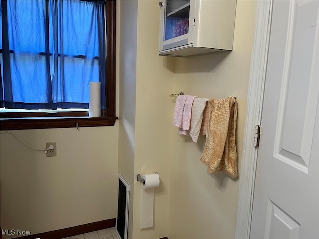 199 Kanawha Rd, Weirton, WV 26062 - bathroom with baseboards