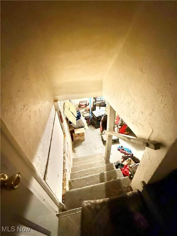 2320 22nd St SW, Akron, OH 44314 - view of staircase