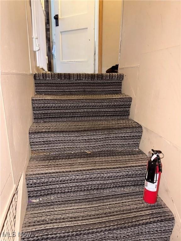 2320 22nd St SW, Akron, OH 44314 - view of stairway