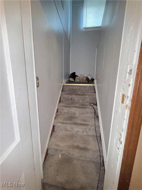 2320 22nd St SW, Akron, OH 44314 - view of stairs