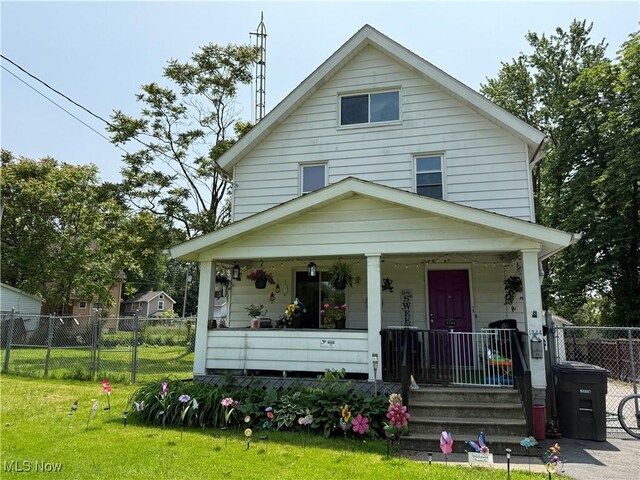 1344 Grandview St SE, Warren, OH 44484 - traditional style home featuring covered porch