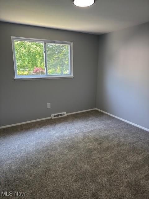 275 Butternut Ln, Berea, OH 44017 - empty room with carpet flooring and baseboards