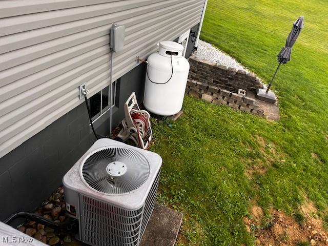 67682 Morristown Flushing Rd, Belmont, OH 43718 - exterior view of a cooling unit and propane tank