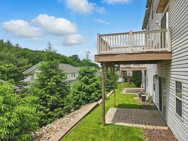 91 Falling Water Cir, Munroe Falls, OH 44262 - view of grassy yard with a patio and a deck