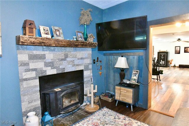 5041 W S Range Rd, Salem, OH 44460 - living room with wood finished floors and ceiling fan