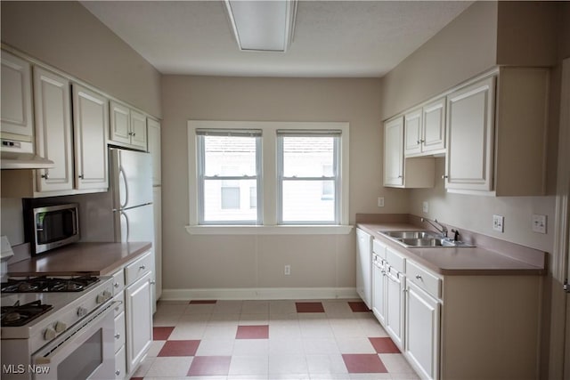 3311 E Fairfax Rd, Cleveland Heights, OH 44118 - photo 9
