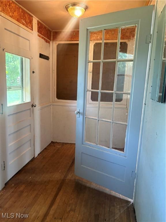 11 Front St, Rittman, OH 44270 - entryway featuring dark wood-style floors