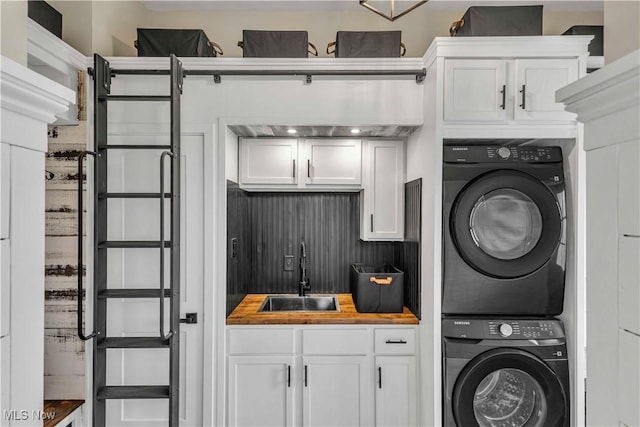 6207 Dartworth Dr, Parma, OH 44129 - laundry area with stacked washer and clothes dryer and cabinet space