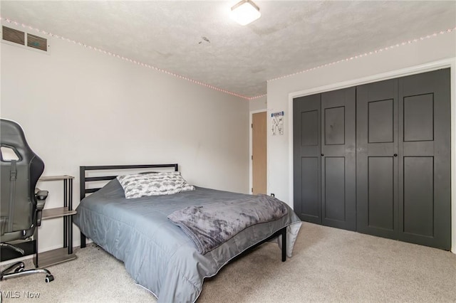 5710 Cardinal Dr, Mentor, OH 44060 - carpeted bedroom with a closet