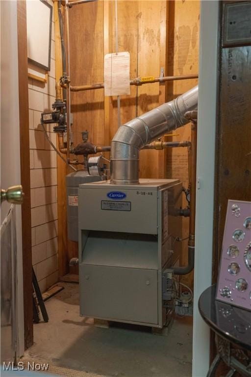 1201 Overlook Dr, Alliance, OH 44601 - utilities with a heating unit