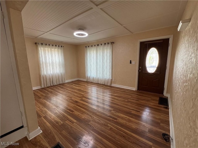 1749 Highview Ave, Akron, OH 44301 - foyer entrance with wood finished floors and baseboards