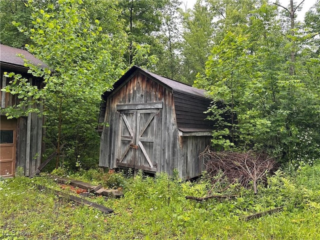 9161 Robinson Rd, Chardon, OH 44024