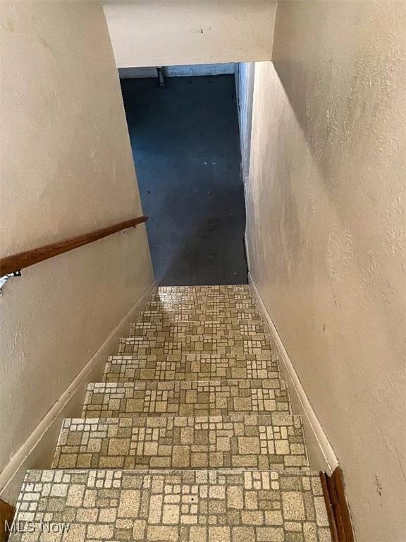 24850 Zeman Ave, Euclid, OH 44123 - view of stairs