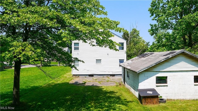 1369 Adelaide Ave SE, Warren, OH 44484 - view of side of home with a lawn