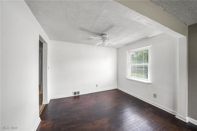 1369 Adelaide Ave SE, Warren, OH 44484 - spare room featuring a ceiling fan, a textured ceiling, and hardwood / wood-style flooring