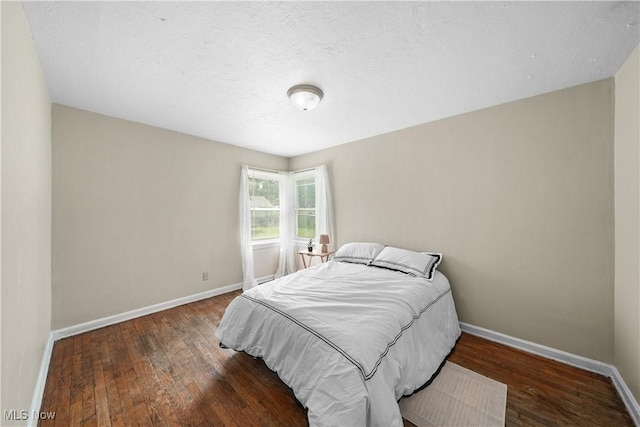 1369 Adelaide Ave SE, Warren, OH 44484 - bedroom featuring wood-type flooring and a textured ceiling