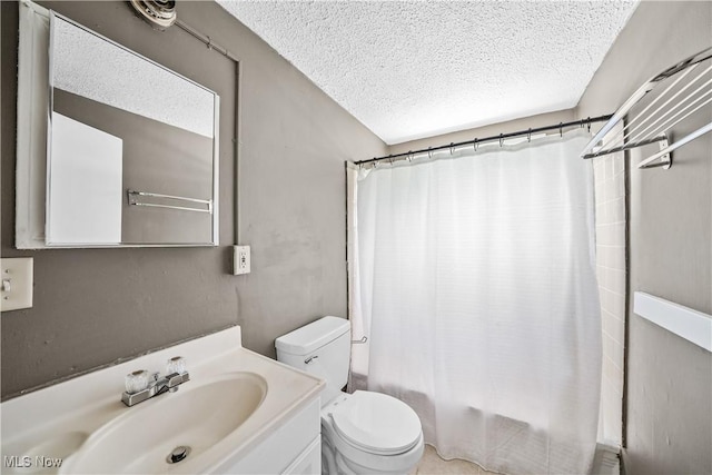 1369 Adelaide Ave SE, Warren, OH 44484 - full bathroom with shower / bath combination with curtain, vanity, and a textured ceiling