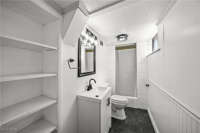 1369 Adelaide Ave SE, Warren, OH 44484 - bathroom featuring vanity, a textured ceiling, and shower / bathtub combination with curtain