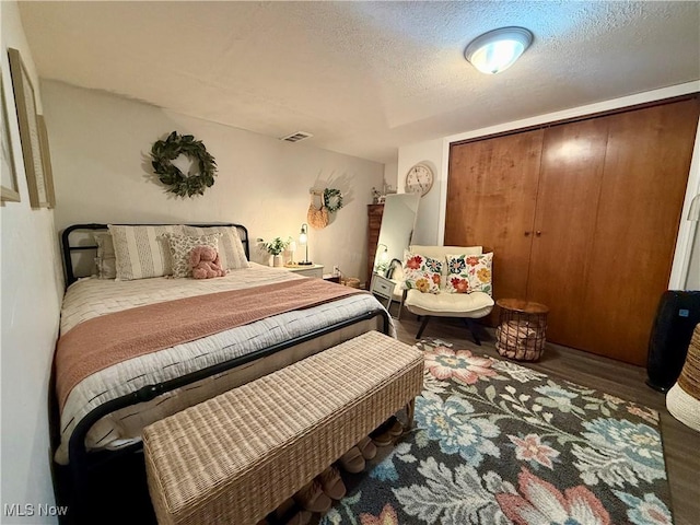 14003 N Highview Dr, Dalton, OH 44618 - bedroom featuring wood finished floors and a textured ceiling