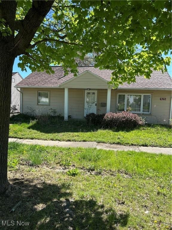 925 Ohio Ave, Mcdonald, OH 44437 - view of front of house featuring a front lawn