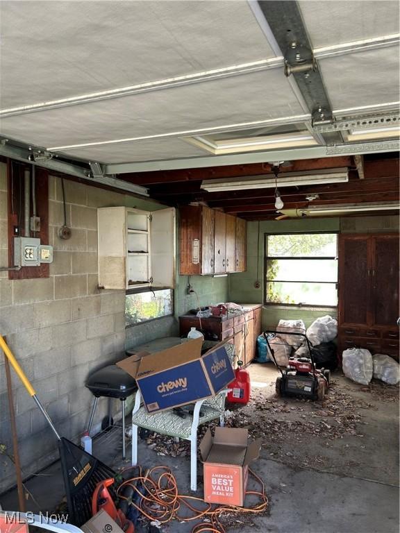 925 Ohio Ave, Mcdonald, OH 44437 - garage with concrete block wall