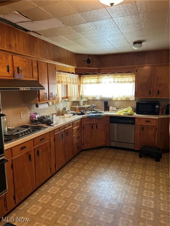 925 Ohio Ave, Mcdonald, OH 44437 - kitchen featuring black appliances, under cabinet range hood, brown cabinets, tile patterned floors, and light countertops