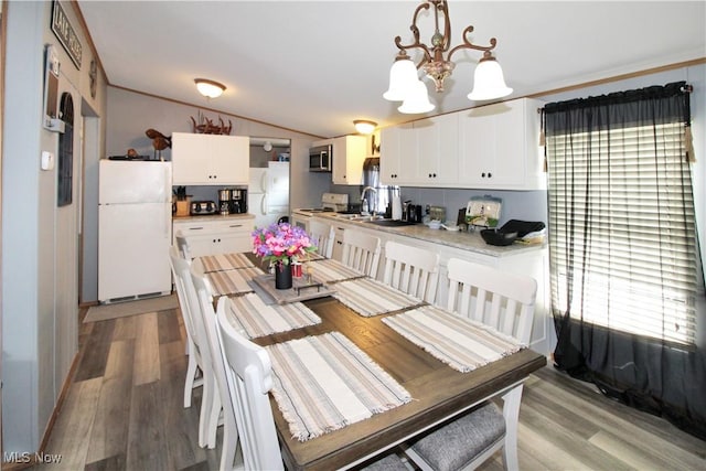 1660 N Compass Ave, Port Clinton, OH 43452 - dining room with a chandelier, light wood finished floors, and vaulted ceiling