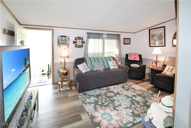 1660 N Compass Ave, Port Clinton, OH 43452 - living room featuring wood finished floors, vaulted ceiling, and crown molding