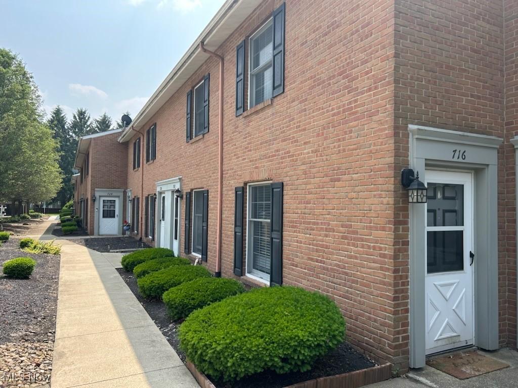 716 Lakeview Dr, Cortland, OH 44410 - view of home's exterior featuring brick siding