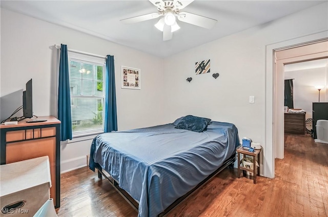 1754 Edgewood St NE, Warren, OH 44483 - bedroom featuring wood finished floors and a ceiling fan