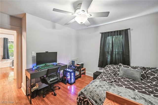 1754 Edgewood St NE, Warren, OH 44483 - bedroom featuring wood finished floors, an office area, and ceiling fan