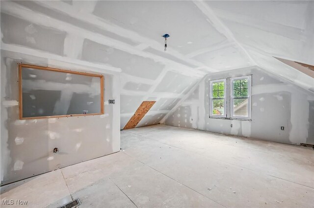 1754 Edgewood St NE, Warren, OH 44483 - bonus room featuring lofted ceiling