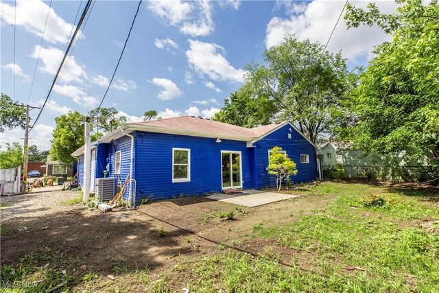 12604 Saint John Ave, Cleveland, OH 44111 - back of property featuring a patio
