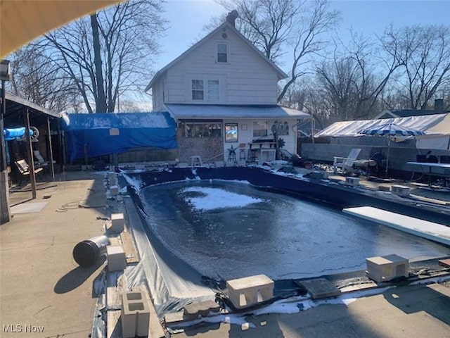 2005 Liberty Rd, Stow, OH 44224 - outdoor pool featuring a diving board and a jacuzzi