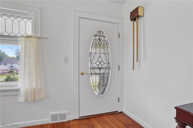 608 S 14th St, Sebring, OH 44672 - entryway with wood finished floors and baseboards