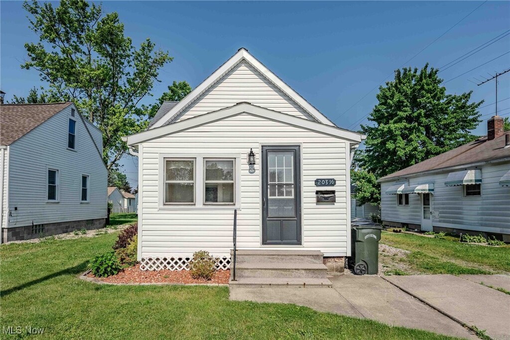 203 Warren Ave, Elyria, OH 44035 - photo 1