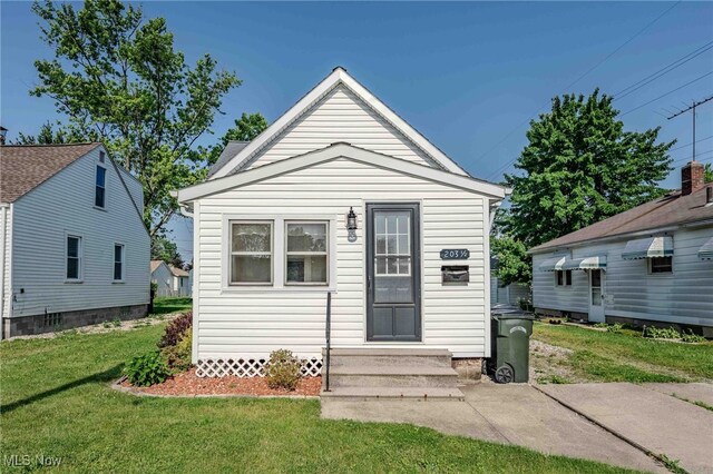 203 Warren Ave, Elyria, OH 44035 - photo 1
