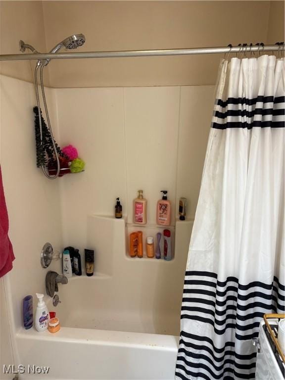 732 E High St, Alliance, OH 44601 - bathroom featuring shower / bath combo
