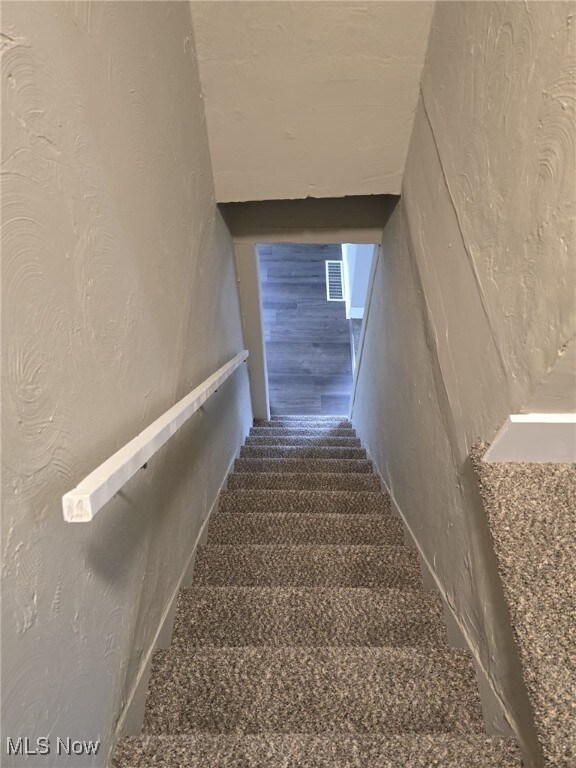 4175 E 95th St, Cleveland, OH 44105 - view of stairs
