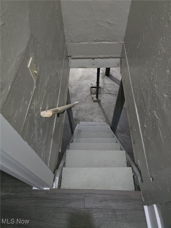4175 E 95th St, Cleveland, OH 44105 - view of stairway