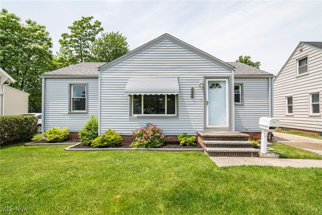 1426 Orchard Heights Dr, Mayfield Heights, OH 44124 - photo 1