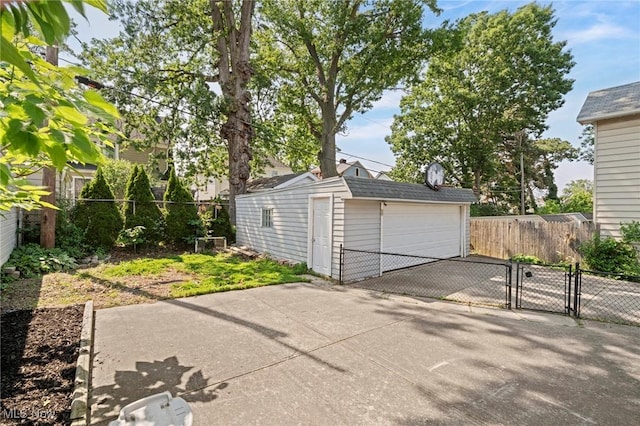 1646 Wyandotte Ave, Lakewood, OH 44107 - detached garage with a gate