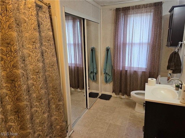 1038 Quincy St, Parkersburg, WV 26101 - full bath featuring vanity and tile patterned flooring