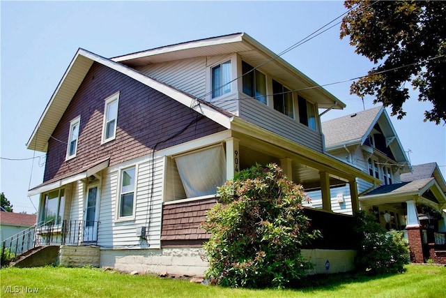 904 Chalker St, Akron, OH 44310 - view of property exterior featuring a lawn