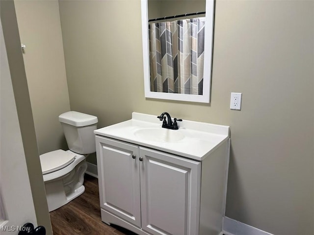 307 Lucas St, Barberton, OH 44203 - full bath featuring vanity and wood finished floors