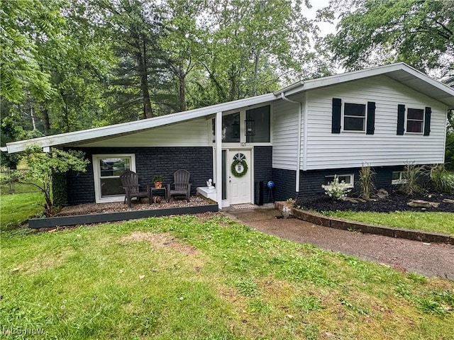 1121 Old Rosemar Rd, Parkersburg, WV 26104 - view of front of property with a front yard