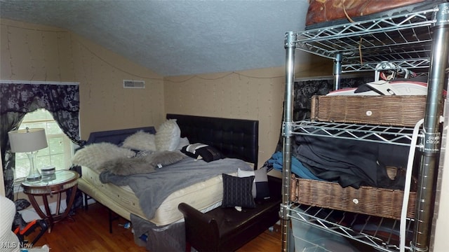 217 Meadowbrook Ave, Boardman, OH 44512 - bedroom with vaulted ceiling, wood finished floors, and a textured ceiling
