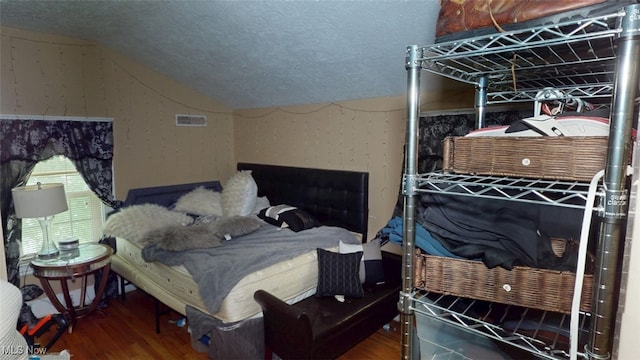 217 Meadowbrook Ave, Boardman, OH 44512 - bedroom featuring vaulted ceiling and wood finished floors