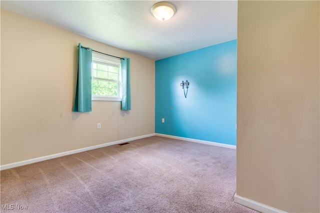 1104 4th St, Belpre, OH 45714 - unfurnished room featuring carpet